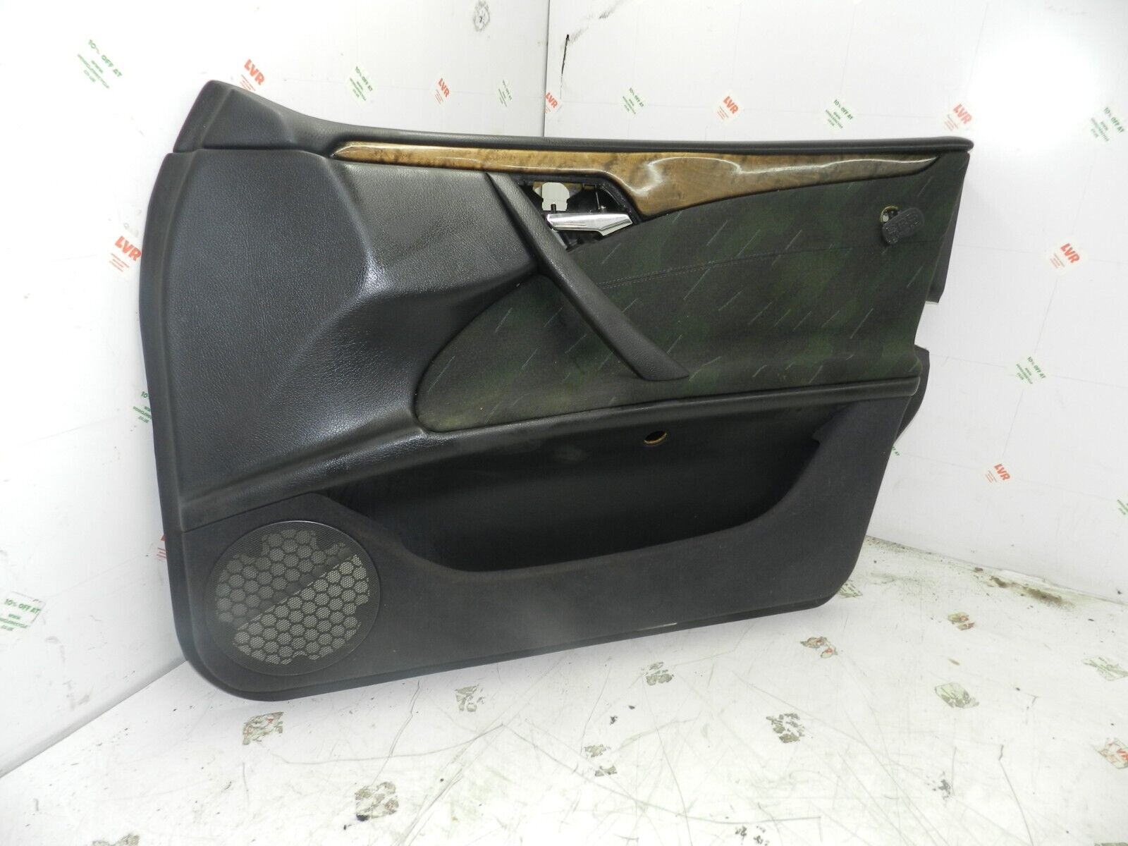 (131) 2002 MERCEDES BENZ E CLASS ESTATE W210. DRIVER SIDE FRONT DOOR CARD - Image 2
