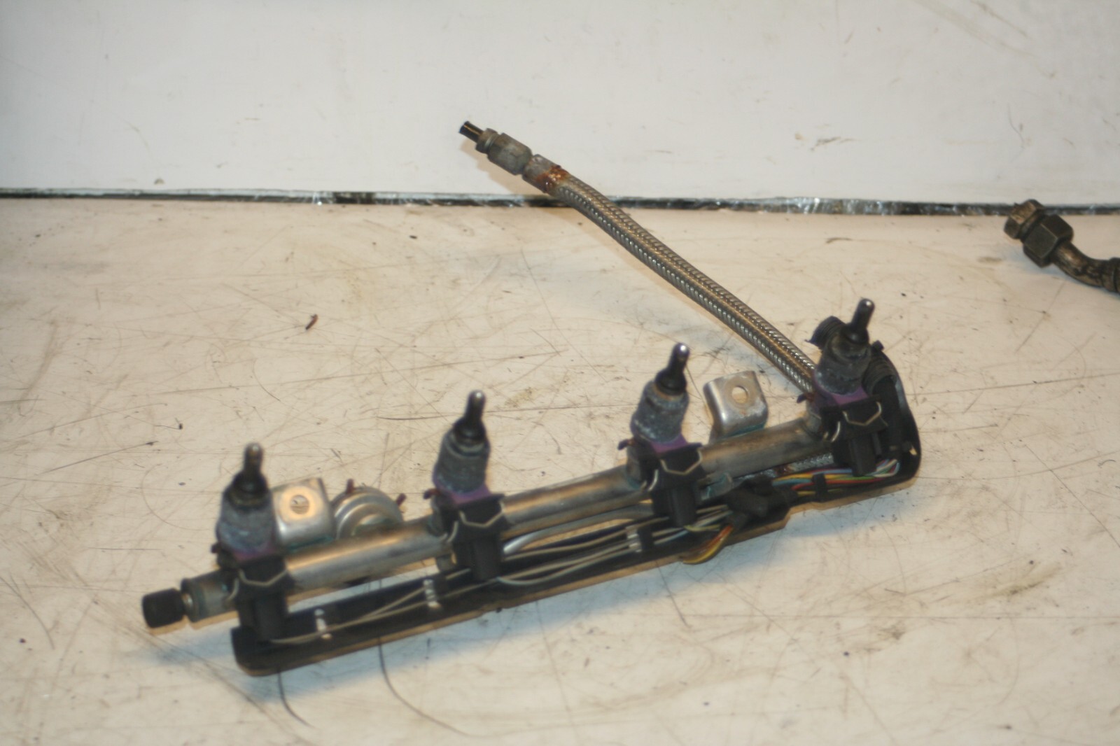 2000 MERCEDES C CLASS W202. FUEL PETROL RAIL AND INJECTORS