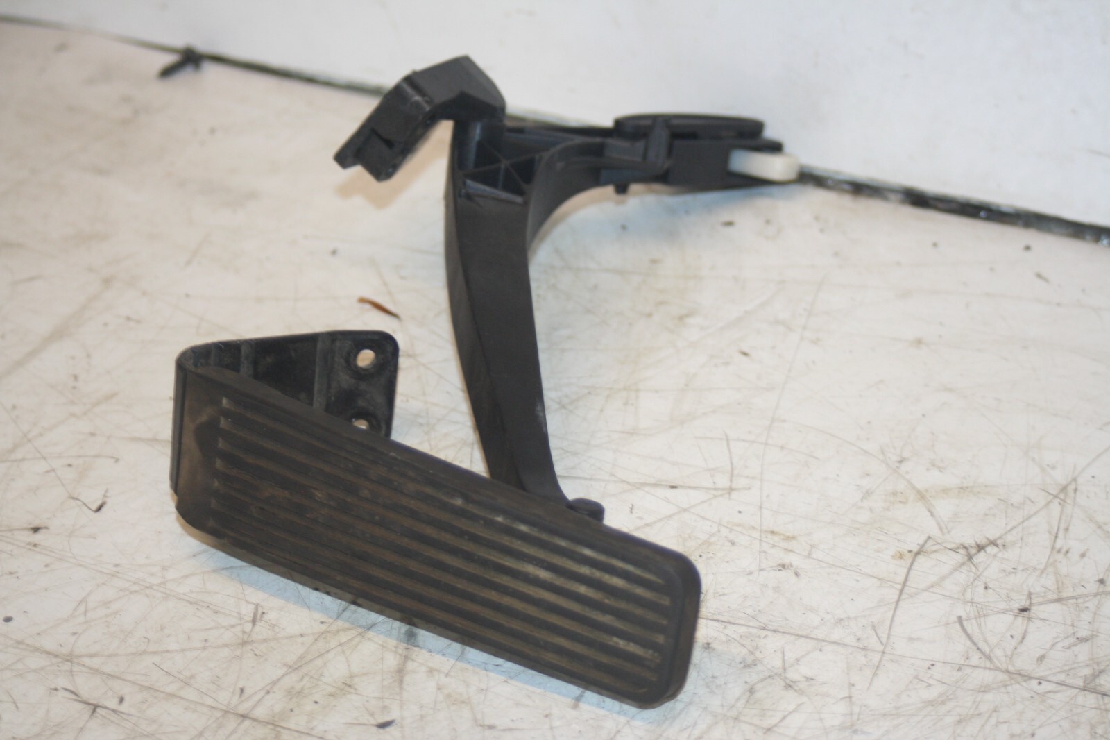 2000 MERCEDES C CLASS W202. ACCELERATOR PEDAL