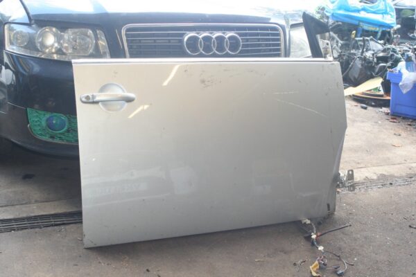 2004 VOLKSWAGEN CONVERTIBLE BEETLE 1.8T. DRIVER SIDE DOOR SHELL IN SILVER