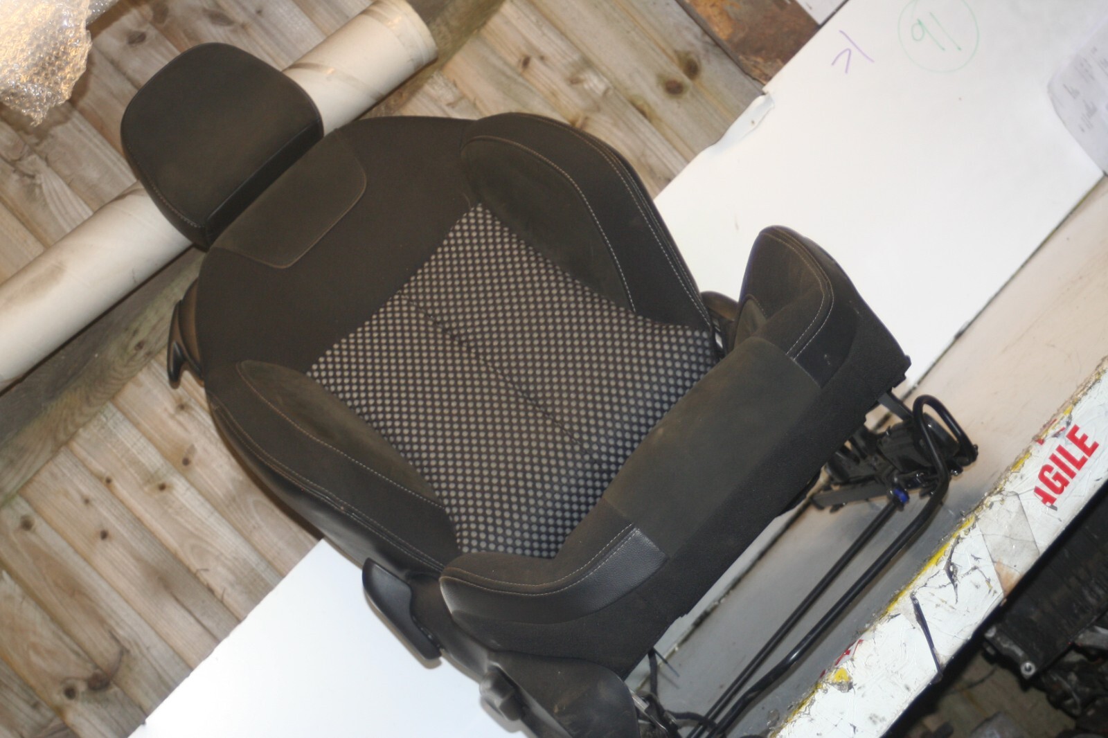 2010 CITROEN DS3. DRIVER SIDE SEAT 3 DOOR