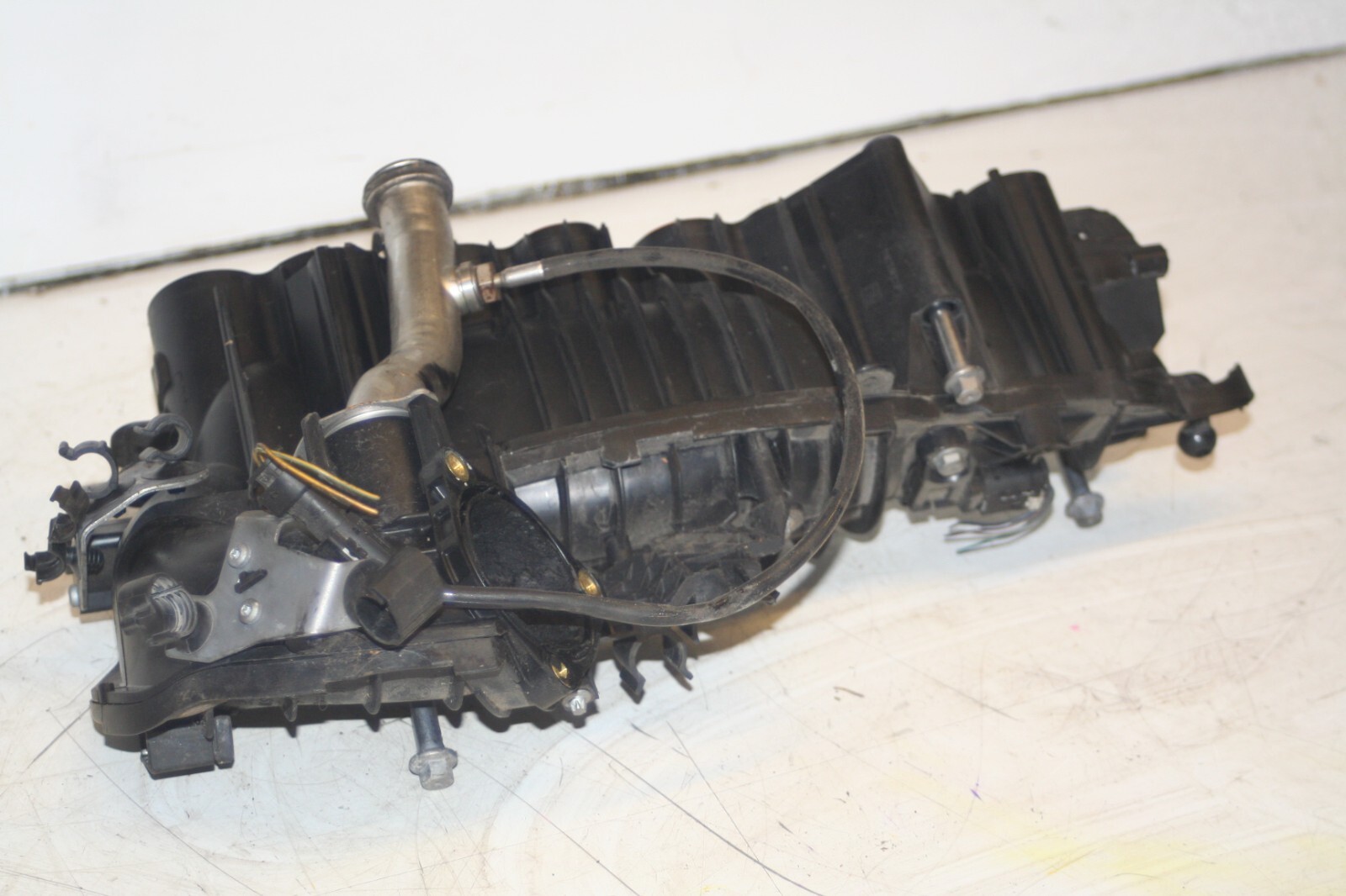 (95) 2010 BMW 1 SERIES E82. INTAKE MANIFOLD NO ACTUATOR 7810179 - Image 4