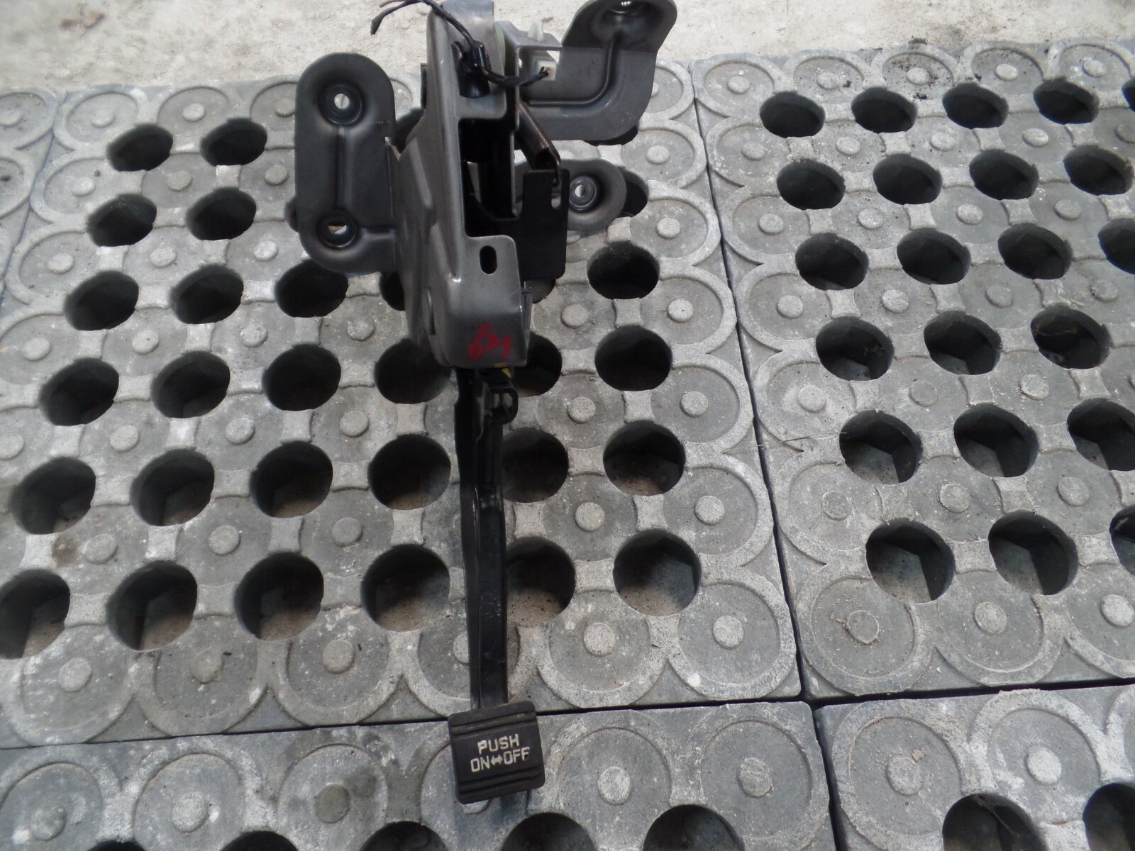 2010 MK2 2.2 Hyundai Santa Fe – Parking Brake Pedal