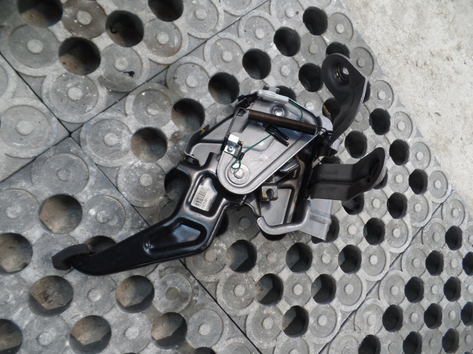 2010 MK2 2.2 Hyundai Santa Fe - Parking Brake Pedal - Image 2