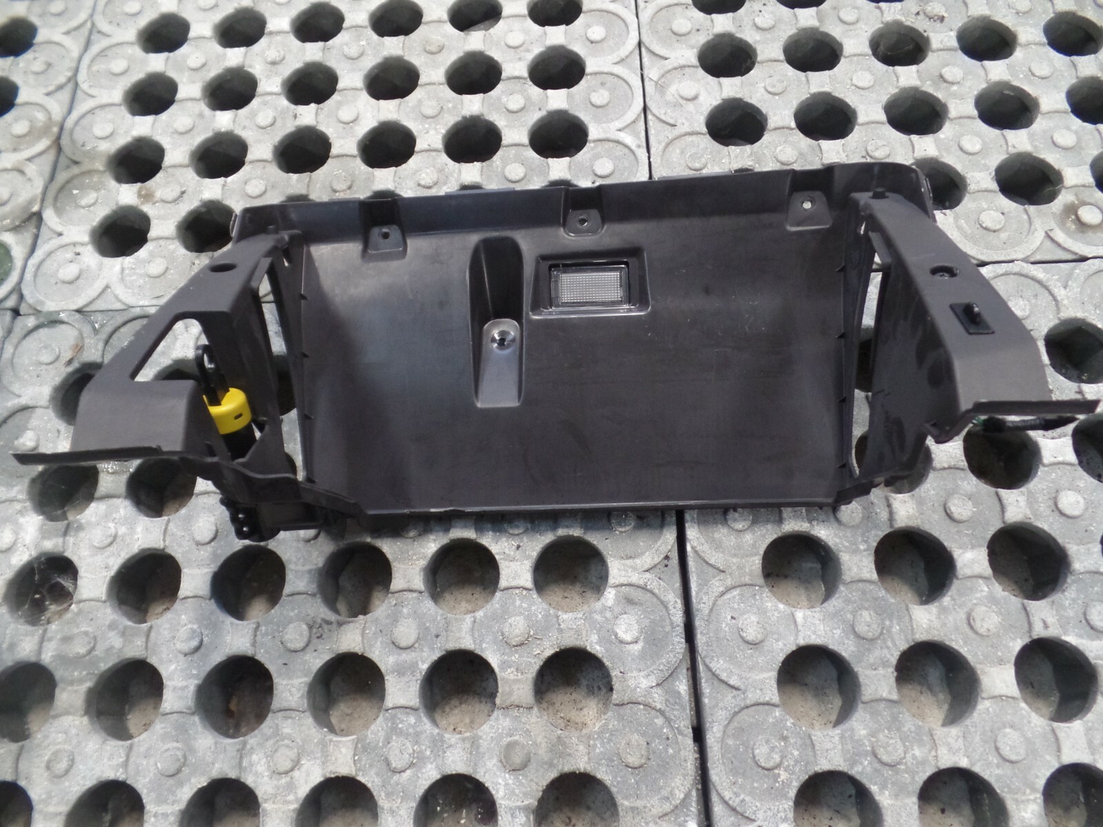 2010 MK2 2.2 CRDi Hyundai Santa Fe - Dashboard Glove Box Inner Frame / Trim - Image 2