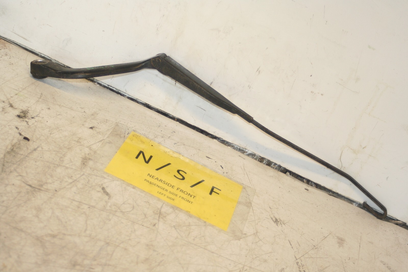 1999 VOLVO C70 2.4 PETROL. PASSENGER SIDE FRONT WIPER ARM - Image 2