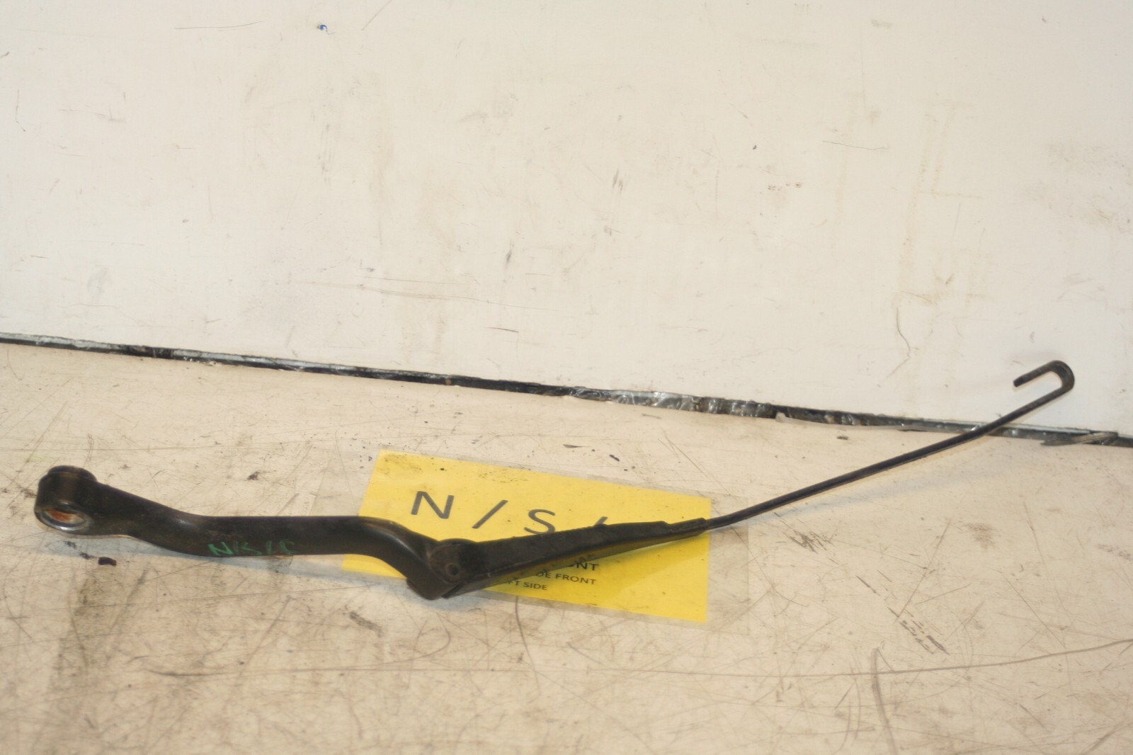 1999 VOLVO C70 2.4 PETROL. PASSENGER SIDE FRONT WIPER ARM - Image 3