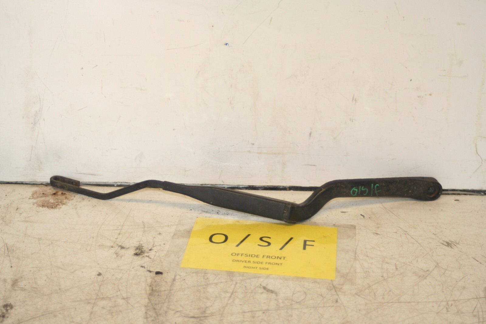 1999 VOLVO C70 2.4 PETROL. DRIVER SIDE FRONT WIPER ARM