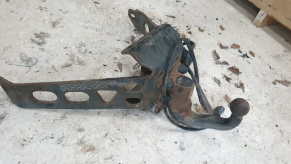 Landrover TD5 Adjustable Rear Towbar with Electronics - Image 2