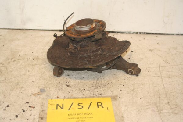 1999 VOLVO C70 2.4 PETROL. PASSENGER SIDE FRONT WHEEL HUB - Image 3