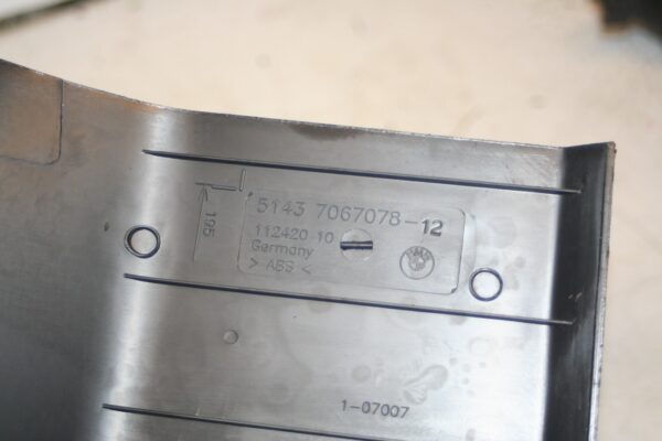(95) 2010 BMW 1 SERIES E82. SILL TRIM END LOWER A PILLAR 7067078 - Image 7