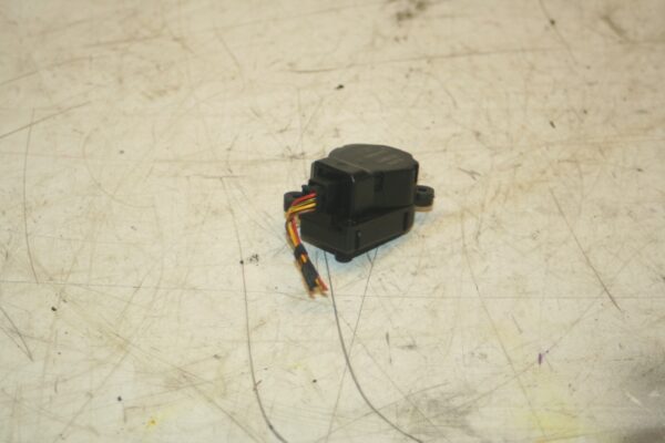 (95) 2010 BMW 1 SERIES E82. 113930 HEATER CONTROL FLAP MOTOR