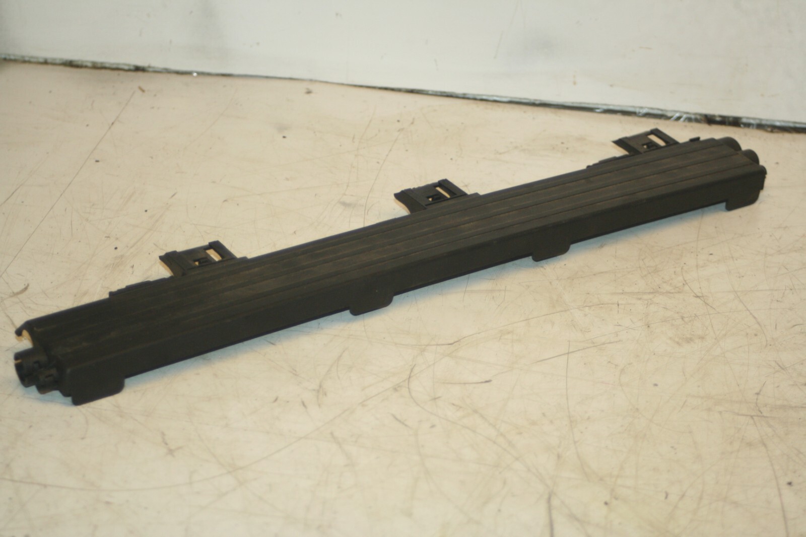 (95) 2010 BMW 1 SERIES E82. WIRING CONDUIT HOUSING ENGINE BAY DUCT