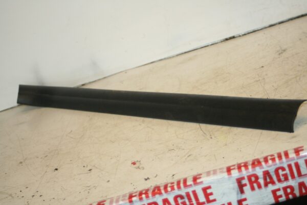 (95) 2010 BMW 1 SERIES E82. LOWER SILL TRIM DOOR PANEL