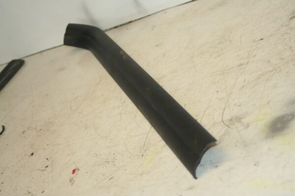 (95) 2010 BMW 1 SERIES E82. LOWER SILL TRIM DOOR PANEL - Image 2