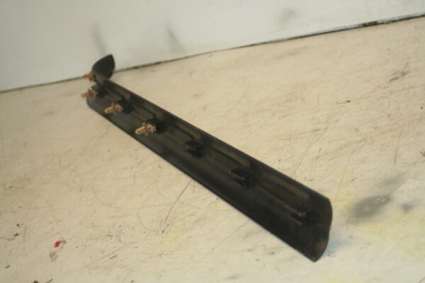 (95) 2010 BMW 1 SERIES E82. LOWER SILL TRIM DOOR PANEL - Image 3