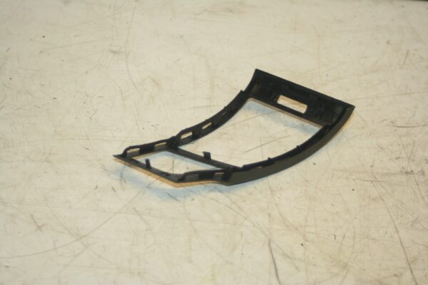 (95) 2010 BMW 1 SERIES E82. AIR VENT SURROUND TRIM - Image 2