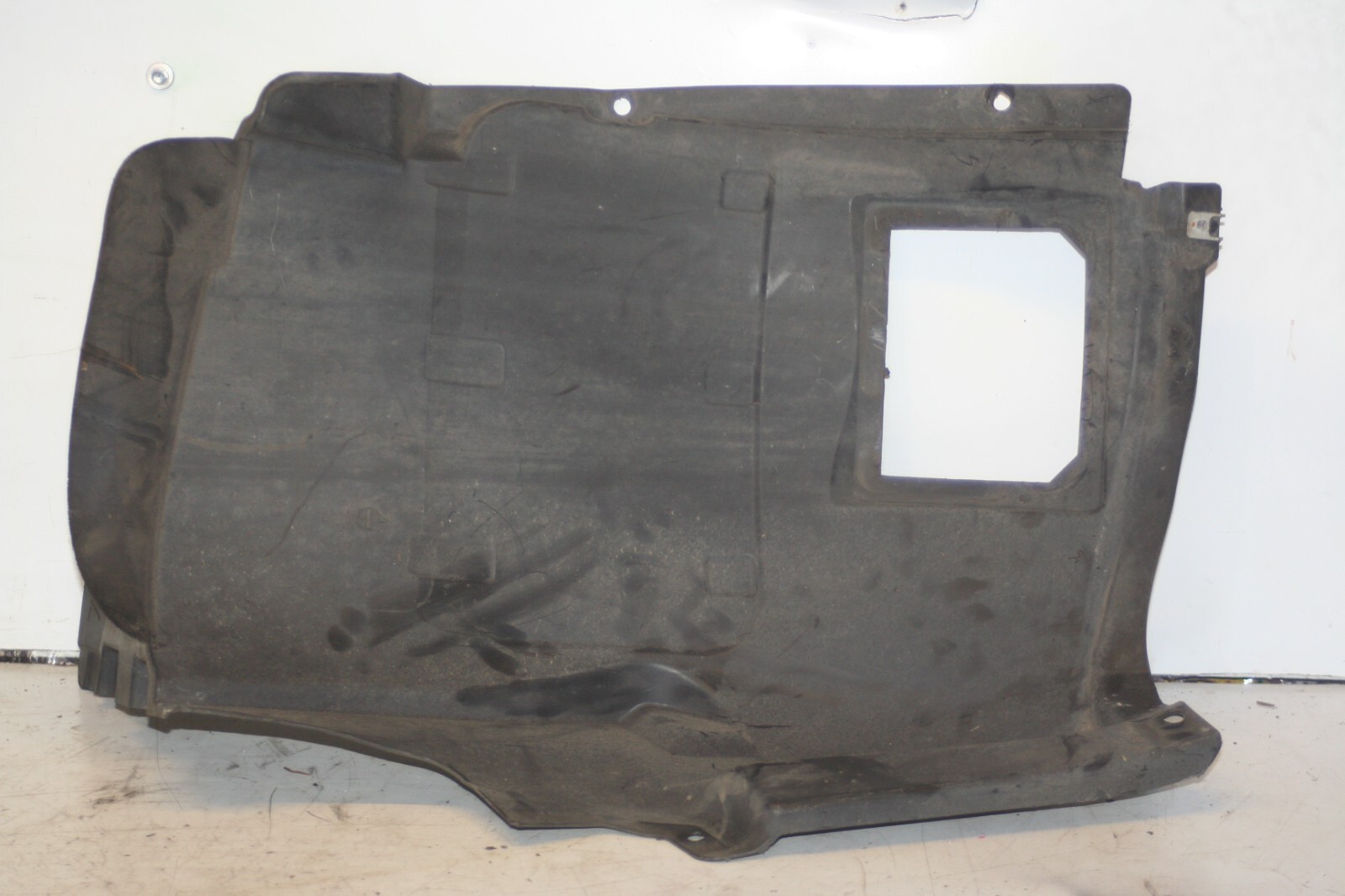 (95) 2010 BMW 1 SERIES E82. MUD FLAP INNER ARCH TRIM COVER - Image 2