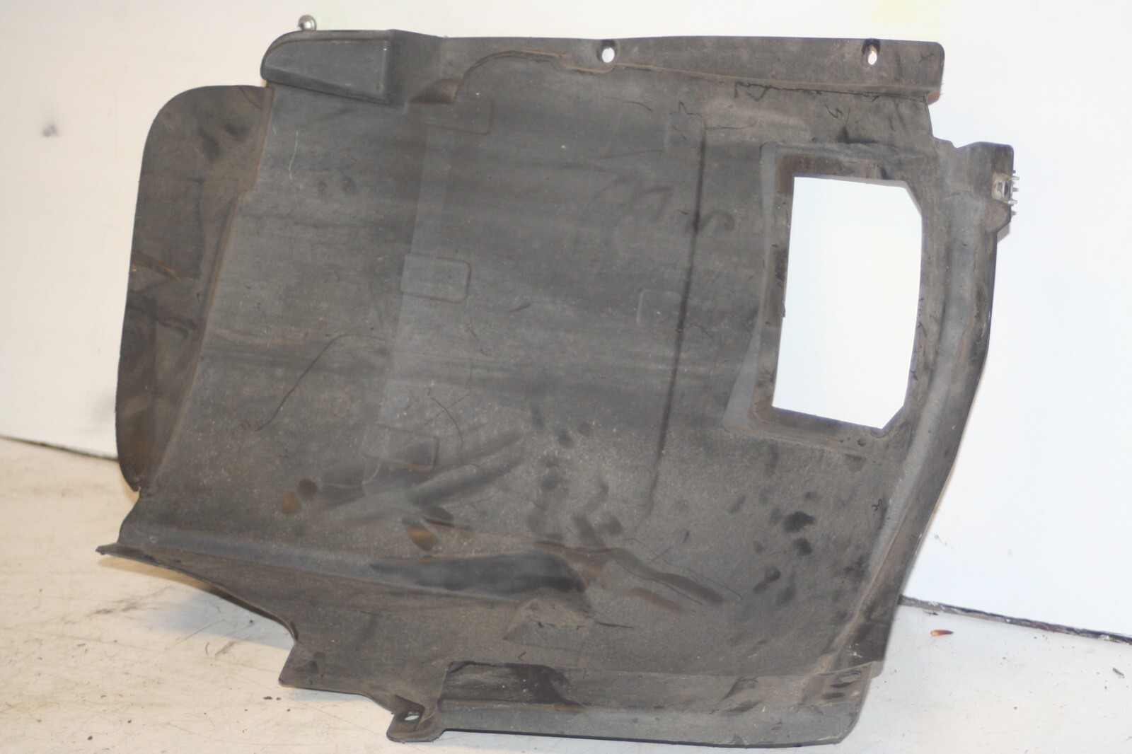 (95) 2010 BMW 1 SERIES E82. MUD FLAP INNER ARCH TRIM COVER - Image 3
