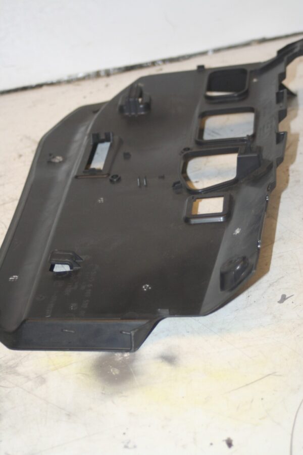 (95) 2010 BMW 1 SERIES E82. DASHBOARD LOWER TRIM 6969532 - Image 3
