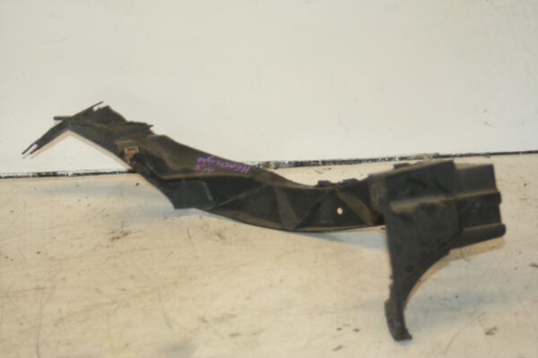 (95) 2010 BMW 1 SERIES E82. PASSENGER SIDE HEADLIGHT TRIM FRAME BRACKET