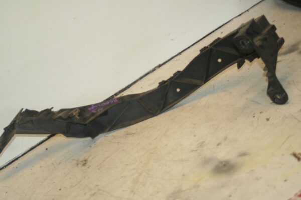 (95) 2010 BMW 1 SERIES E82. PASSENGER SIDE HEADLIGHT TRIM FRAME BRACKET - Image 2