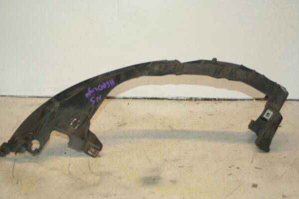 (95) 2010 BMW 1 SERIES E82. PASSENGER SIDE HEADLIGHT TRIM FRAME BRACKET - Image 4