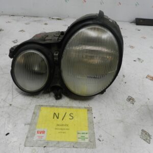 (131) 2002 MERCEDES BENZ E CLASS ESTATE W210. PASSENGER SIDE HEADLIGHT
