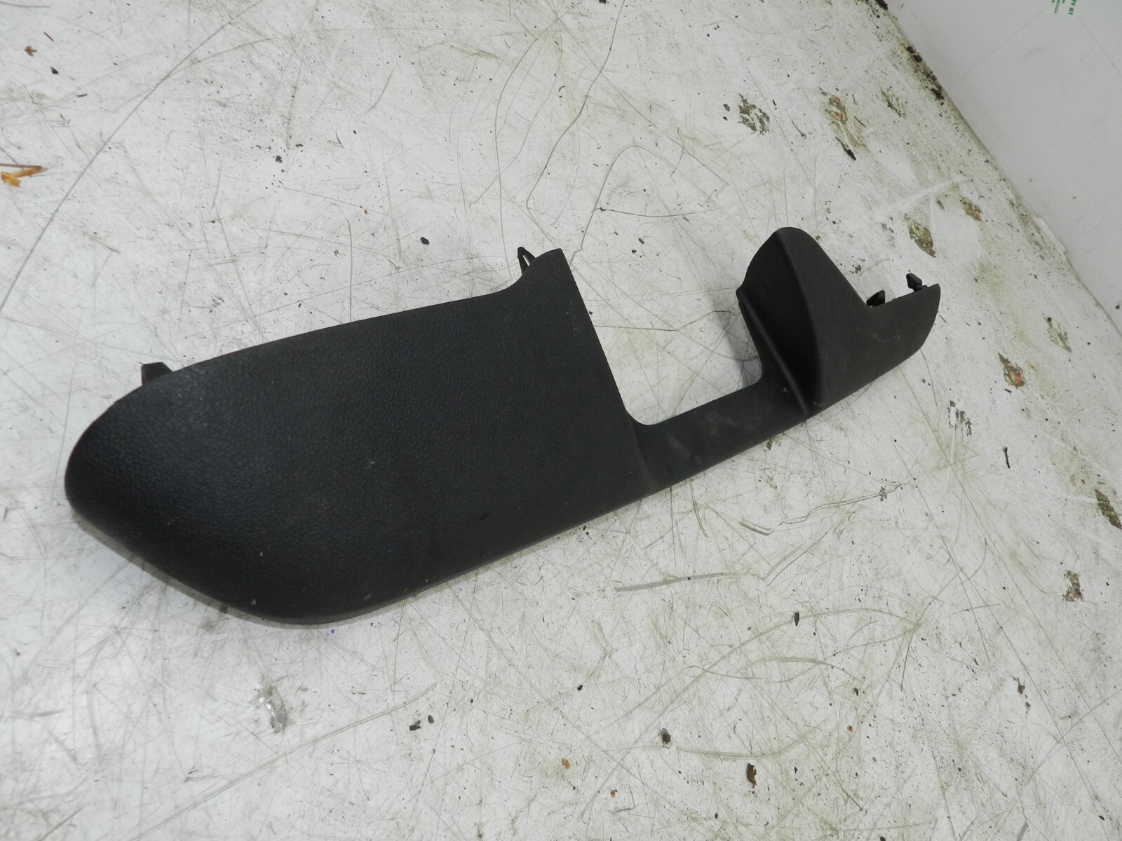 2008 FORD FOCUS CC CONVERTIBLE. DOOR HANDLE TRIM