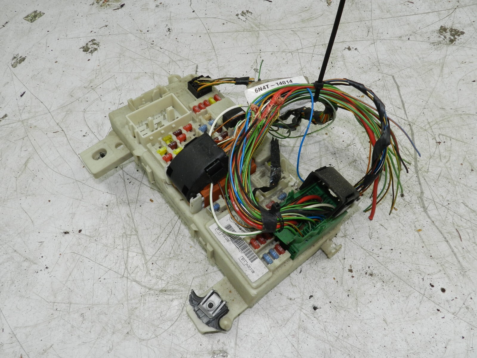 2008 FORD FOCUS CC CONVERTIBLE. FUSE BOX BOARD