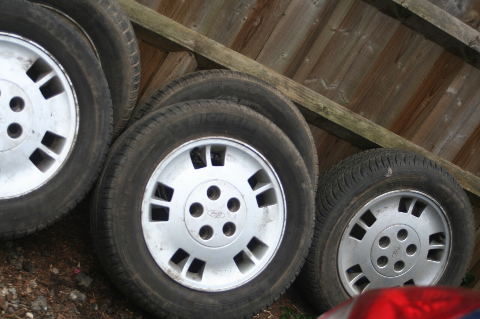 1990 FORD GRANADA MK3. SET OF 5 ALLOY WHEELS + TYRES