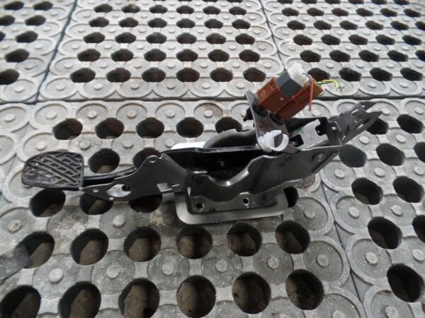 MK2 Nissan Note 2015 - Brake Pedal Box - Image 2