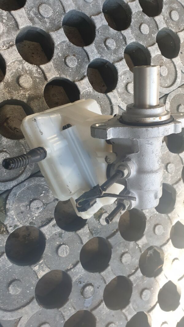 Mini Countryman 2014 R60 1.6 D - Brake Master Cylinder - Image 2