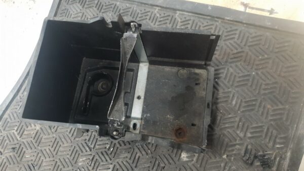 2013 Ford Focus 1.0 Petrol Ecoboost Battery Tray - Image 4