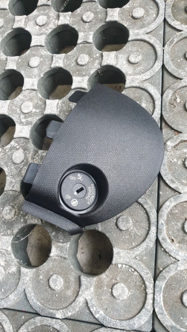 Mini Countryman 2014 R60 - Dashboard End Cap / Passenger Airbag Off Switch