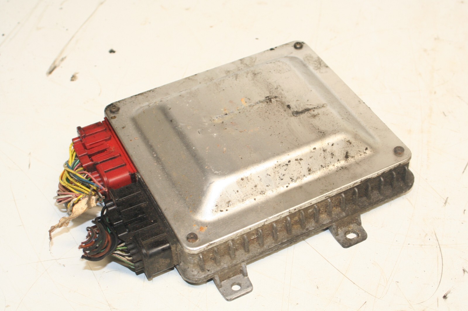 2001 LAND ROVER DISCOVERY 2 TD5. ENGINE ECU M5B101340