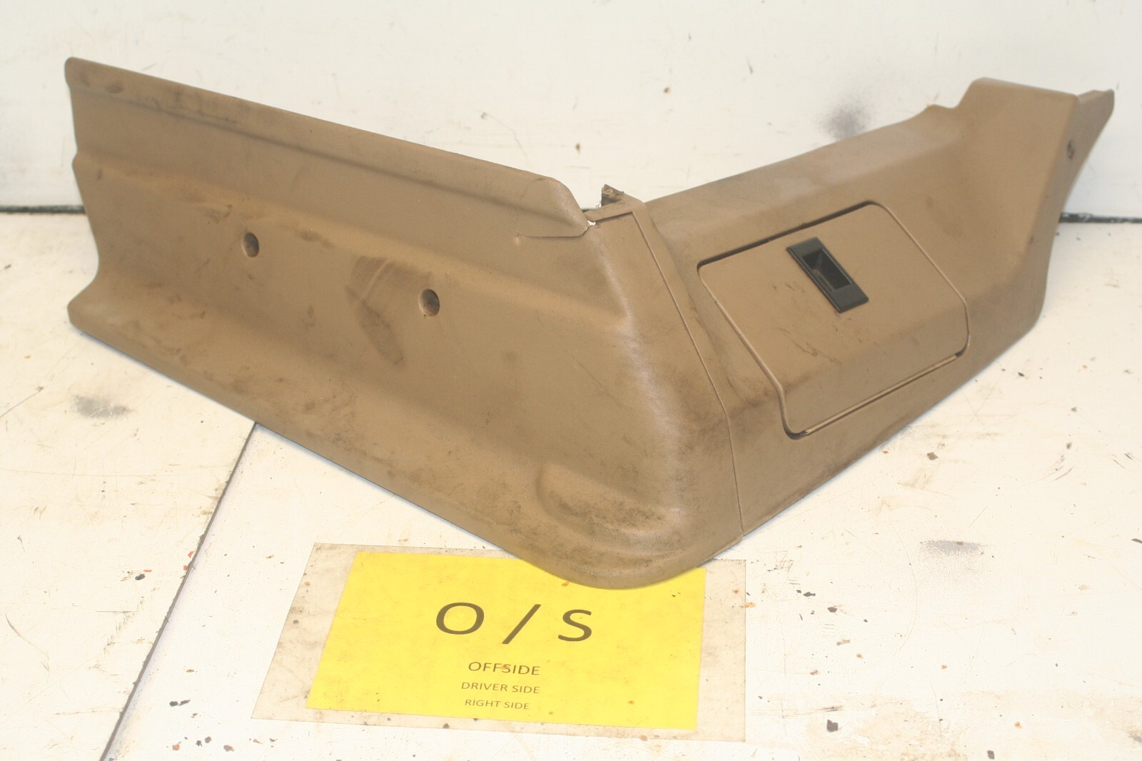 2001 LAND ROVER DISCOVERY 2 TD5. DRIVER SIDE SEAT SURROUND TRIM