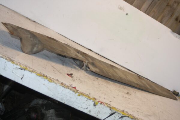 1990 FORD GRANADA MK3. UNDER CAR TRIM GUARD - Image 5