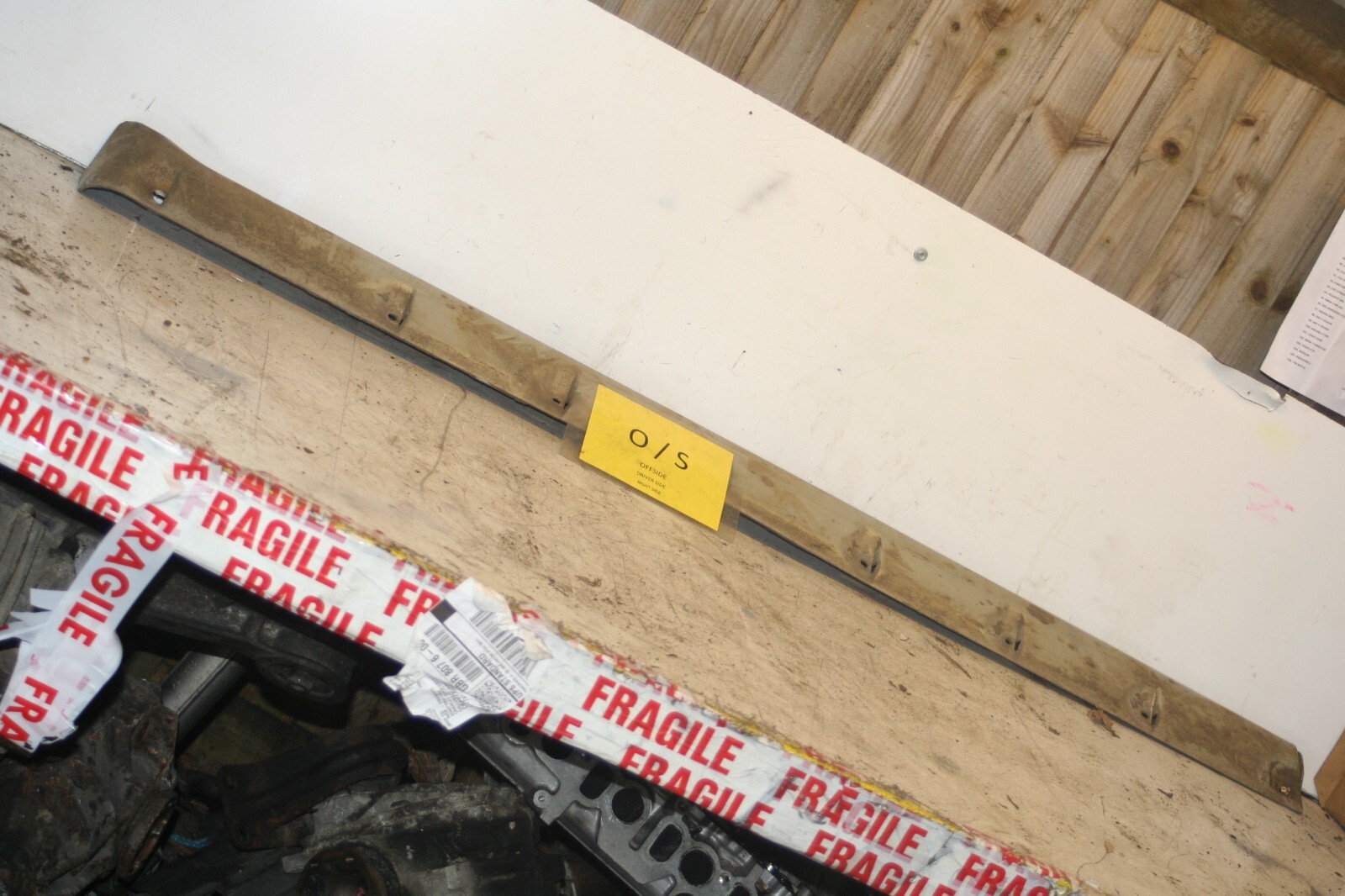 1994 MITSUBISHI PAJERO SHOGUN. DRIVER SIDE SKIRT TRIM