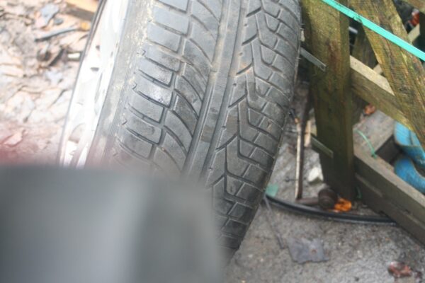 2001 LAND ROVER DISCOVERY 2 TD5. SET OF ALLOY WHEELS SPORT 3x BAD TYRES RANGE RO - Image 13