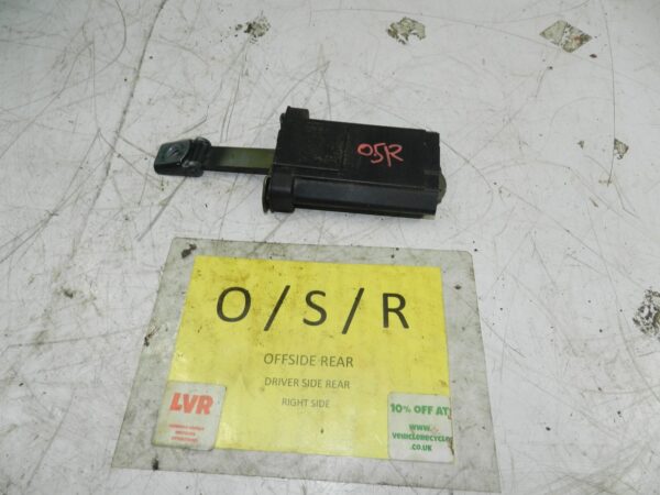 (131) 2002 MERCEDES BENZ E CLASS ESTATE W210. DRIVER REAR DOOR STAY CHECK STRAP