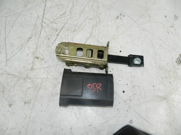 (131) 2002 MERCEDES BENZ E CLASS ESTATE W210. DRIVER REAR DOOR STAY CHECK STRAP - Image 4