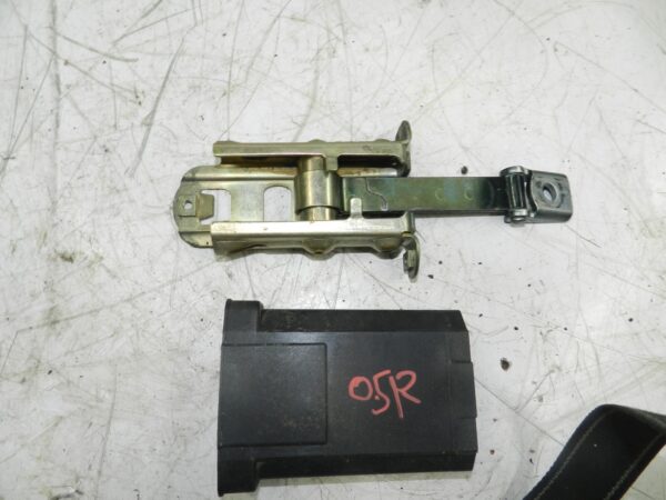 (131) 2002 MERCEDES BENZ E CLASS ESTATE W210. DRIVER REAR DOOR STAY CHECK STRAP - Image 5