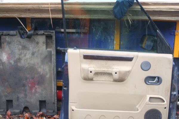 2001 LAND ROVER DISCOVERY 2 TD5. PASSENGER FRONT DOOR IN BLUE (NO WING MIRROR) - Image 3