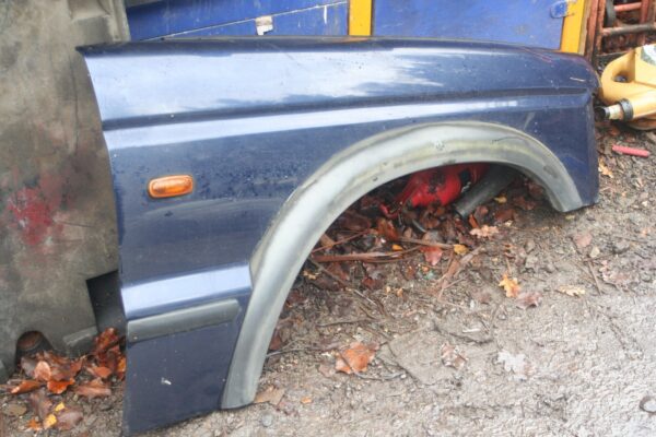 2001 LAND ROVER DISCOVERY 2 TD5. DRIVER SIDE WING IN BLUE
