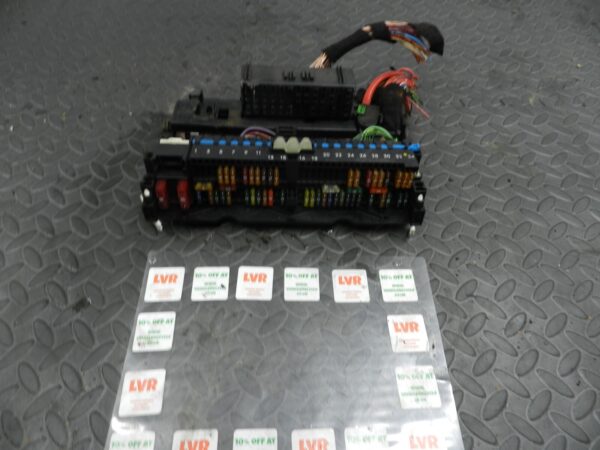 143. 2003 BMW E46 318Ci CONVERTIBLE. FUSE BOX BOARD 8364542 POWER BOARD UNIT