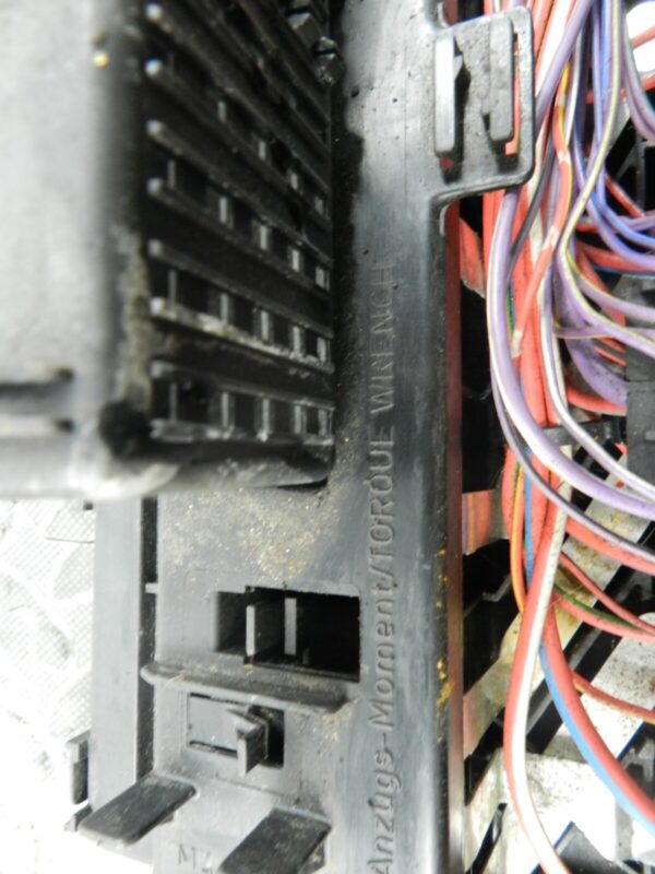 143. 2003 BMW E46 318Ci CONVERTIBLE. FUSE BOX BOARD 8364542 POWER BOARD UNIT - Image 4