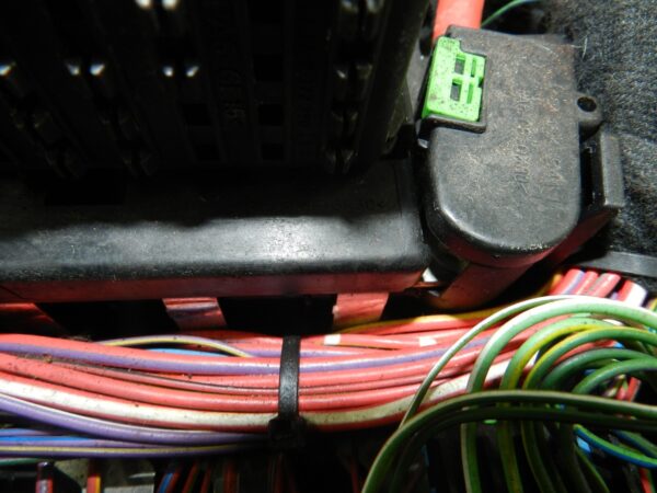 143. 2003 BMW E46 318Ci CONVERTIBLE. FUSE BOX BOARD 8364542 POWER BOARD UNIT - Image 6