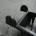 143. 2003 BMW E46 318Ci CONVERTIBLE. REAR CENTRE CONSOLE FRAME ASHTRAY HOUSING - Image 2