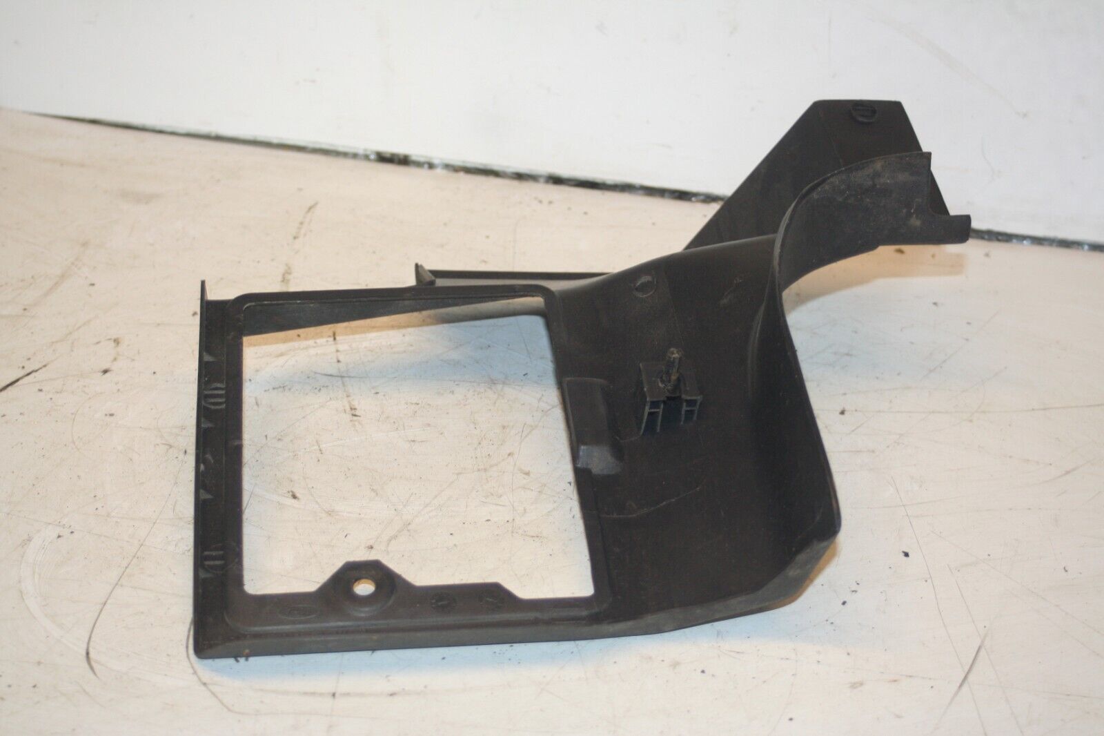 1990 FORD GRANADA MK3. BOOT PLASTIC TRIM - Image 3